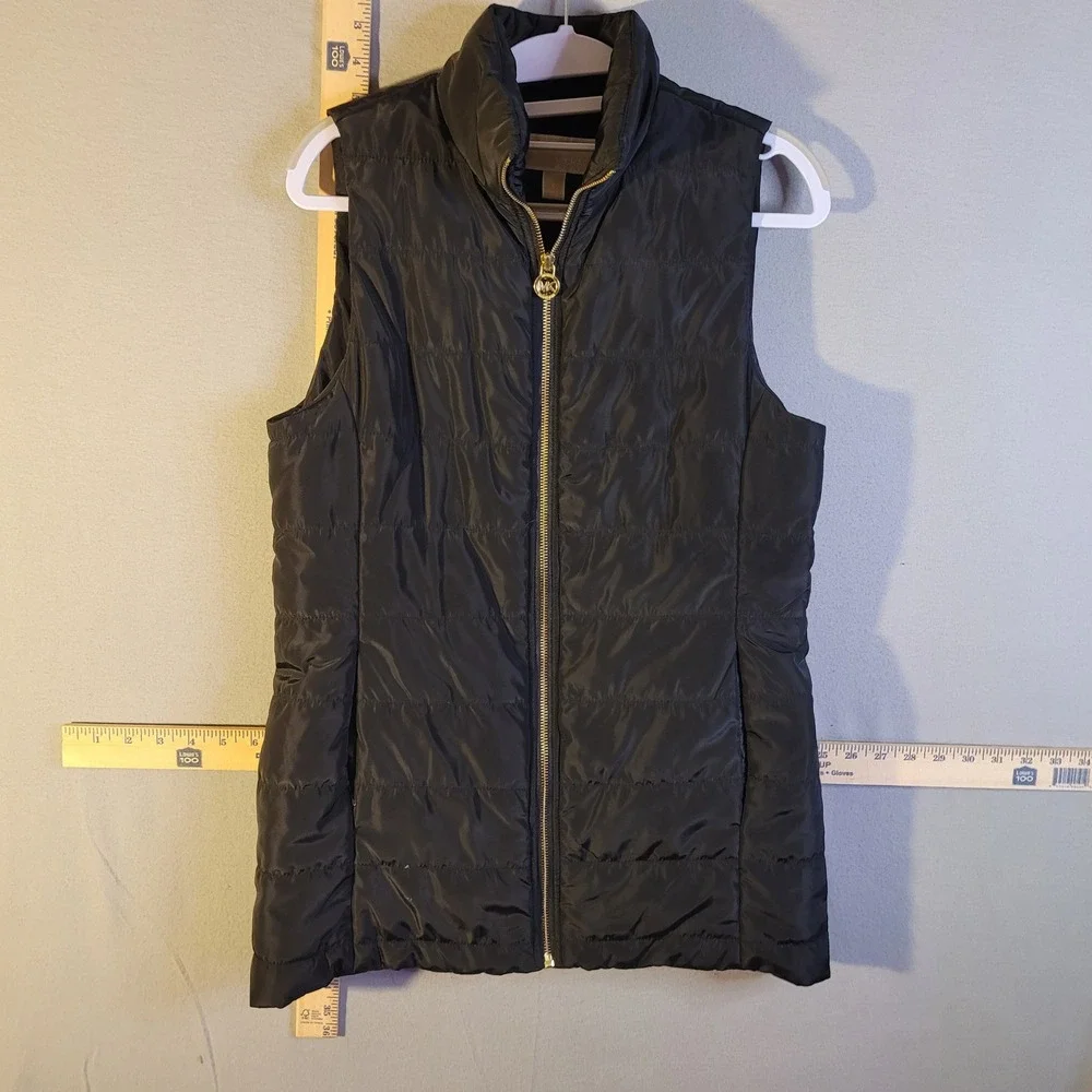 Michael Kors Womens Black Quilted Puffer Vest Gold Zip Size Small MK Logo‎ Pull